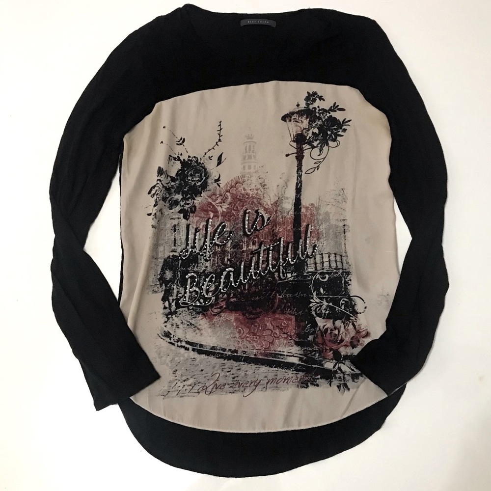 Round neck graphic shirt with rhinestone detailing